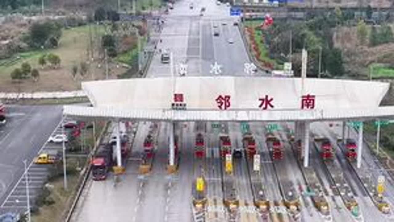 由于询问邻水县公交车站具体位置的朋友比较多，这期视频专门解惑公交车站与南出口的位置关系。