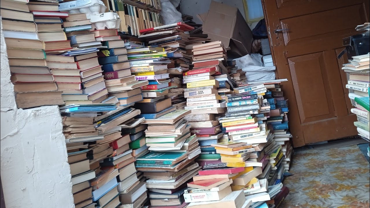 Книги з макулатури. Чи можна щось знайти цікаве? @Knyg_bai #барахолка #історія #знахідки 