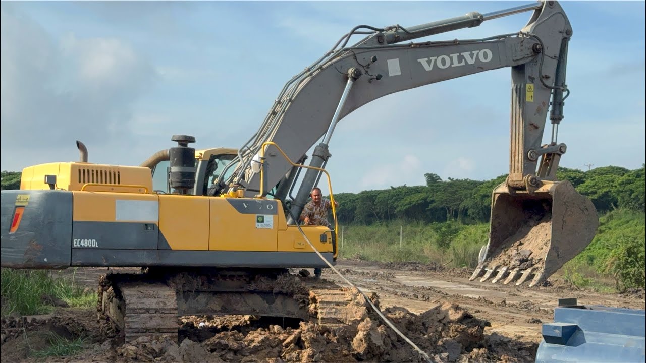 Massive Earthmoving Project at the Lakefront | Volvo EC480 with 25–41 Ton Dump Trucks in Action 🚧💪