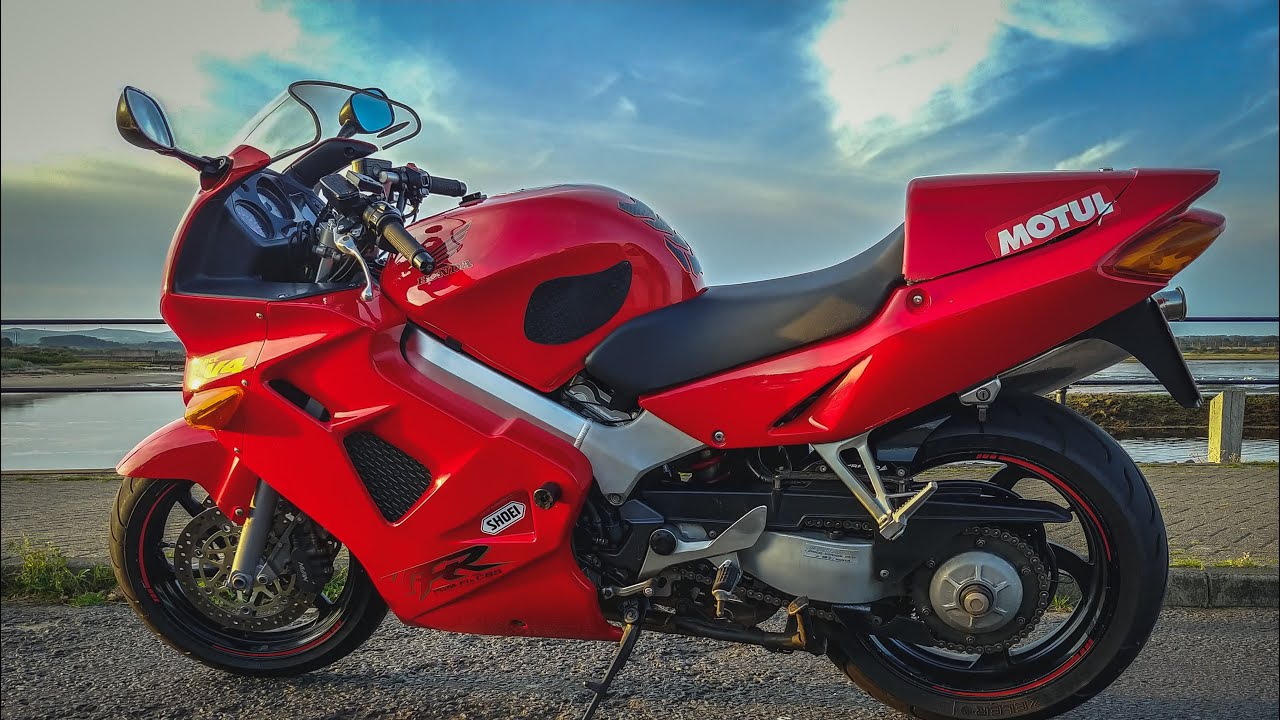 Honda Vfr 800 Ride through Glencoe to Ballachulish.. lovely scenery and exhaust sound of the v4