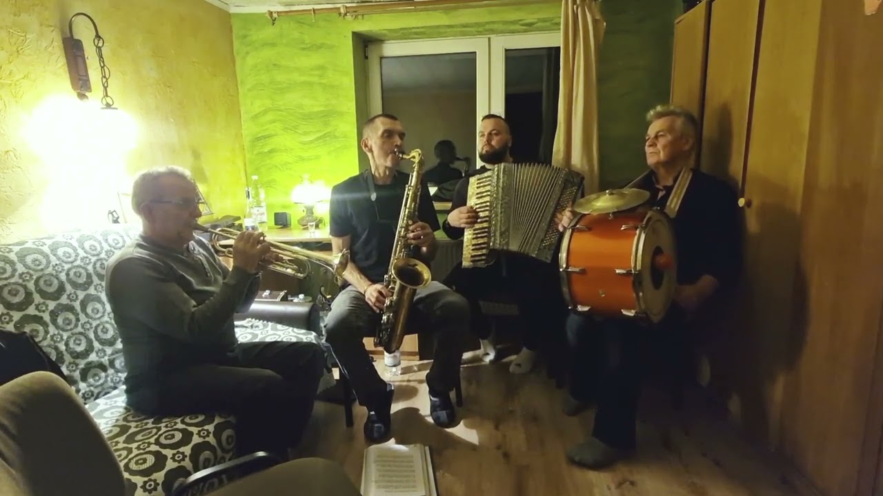 Muzyk nocy - piękny walczyk 🤩🙂🪗🎷🎺🥁