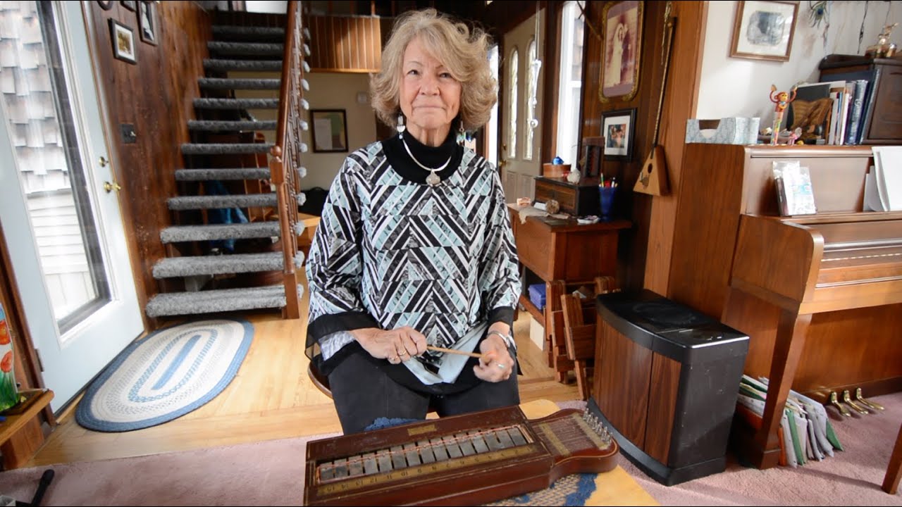 DeeDee Tibbits plays Joy To The World on Marxochime