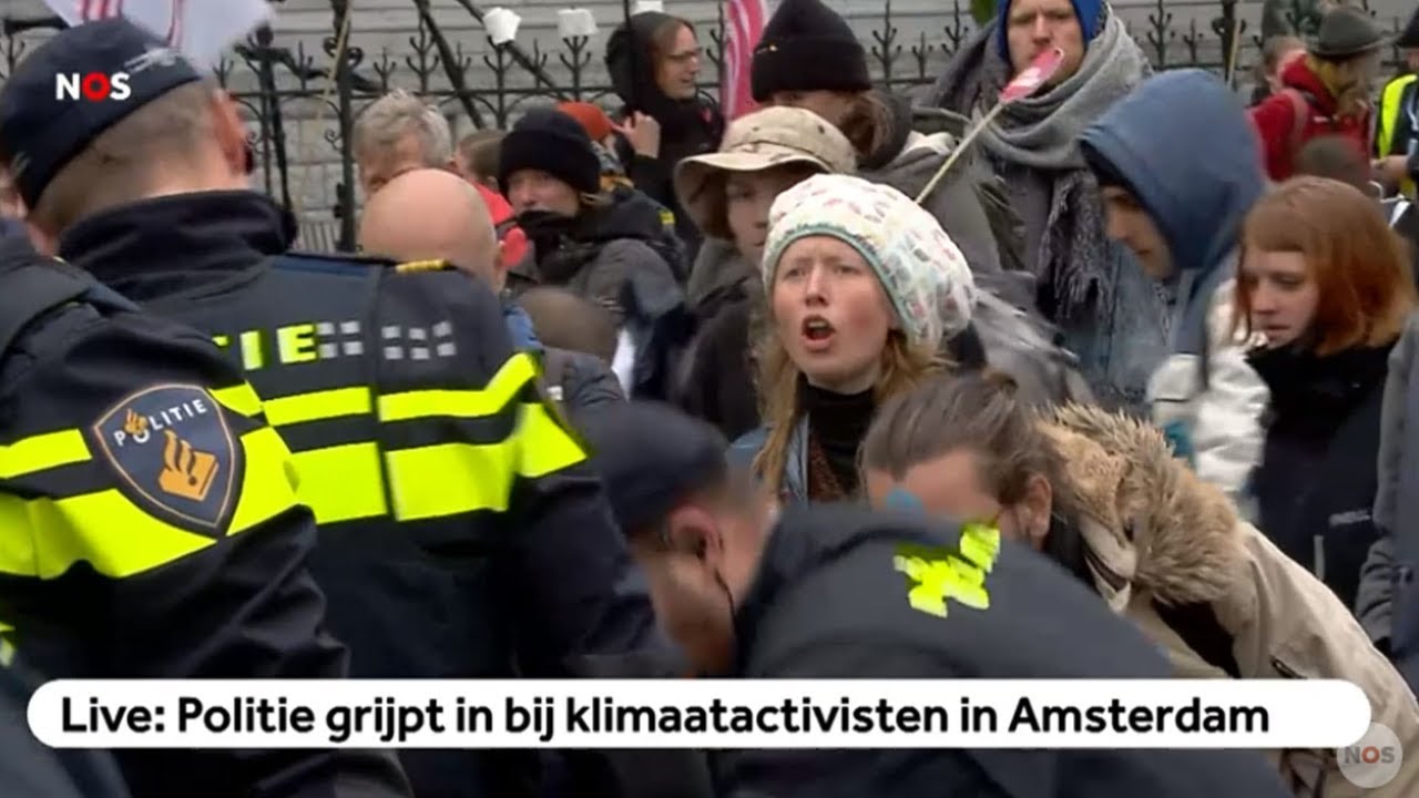 LIVE: Politie grijpt in bij klimaatactivisten in Amsterdam