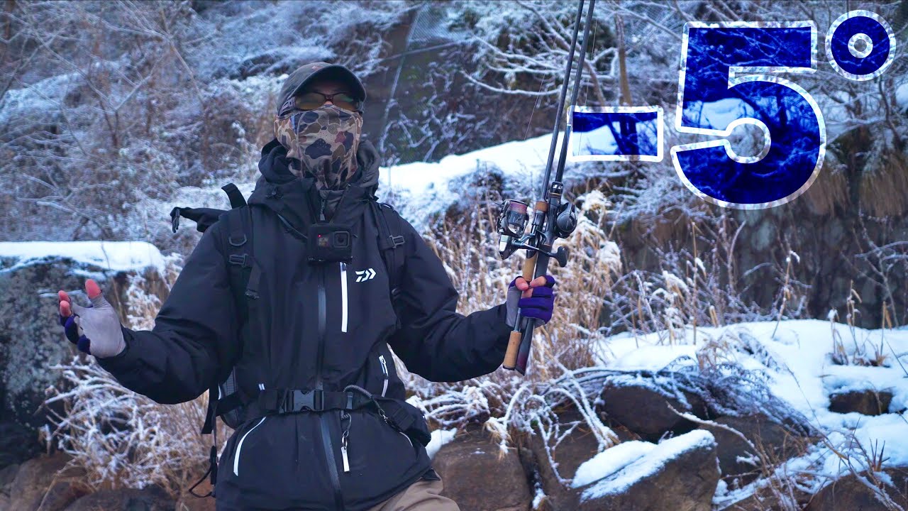 凍る湖岸で奇跡が起きた…！【真冬の雪中釣り車中泊】