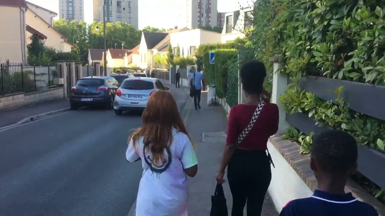 Paris, Walking Les Baconnets, part 2