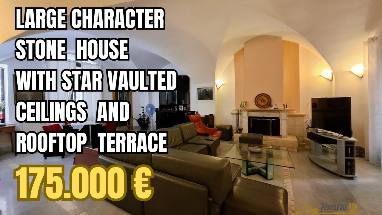 Large character stone house with panoramic roof terrace in the historic center of Lanciano.