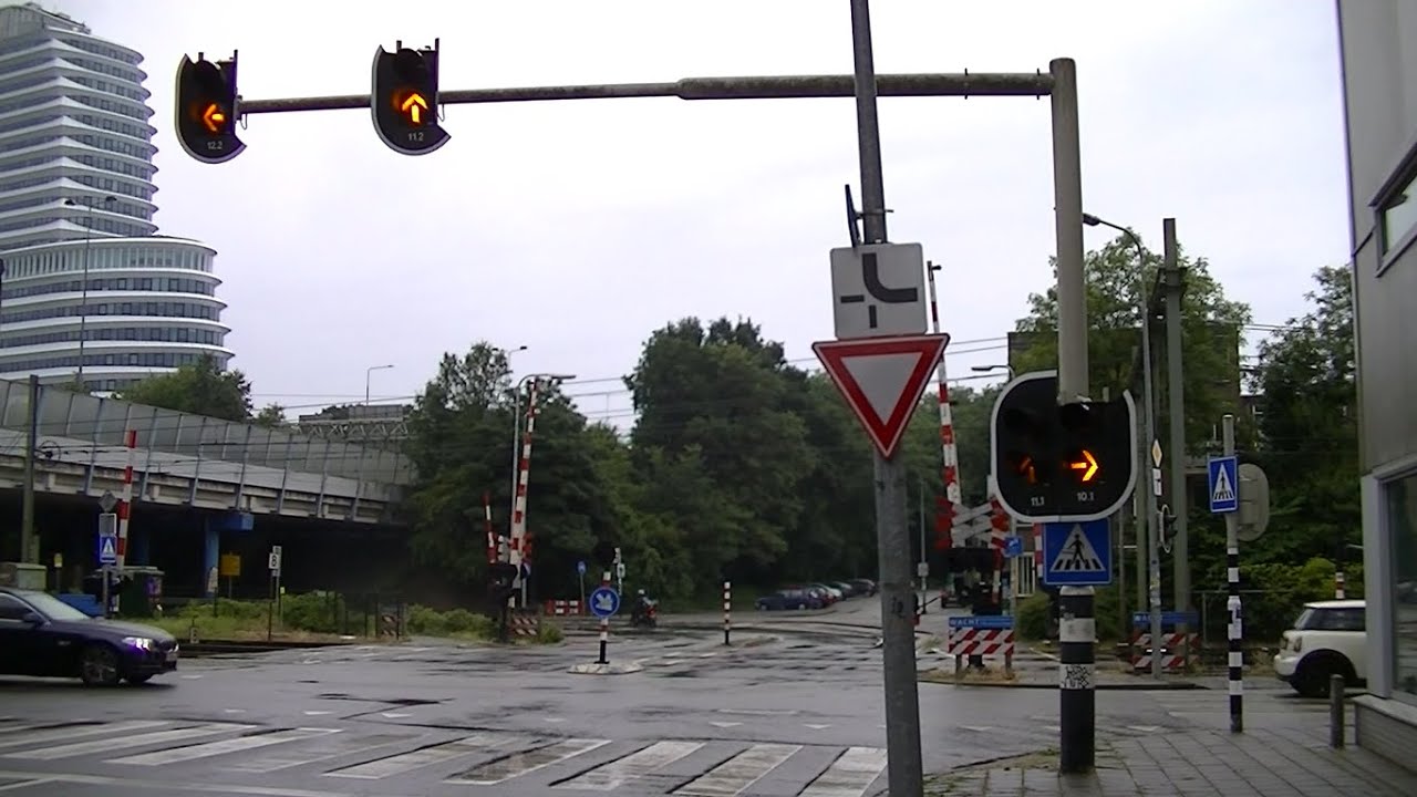 Spoorwegovergang Groningen Europapark // Dutch railroad crossing