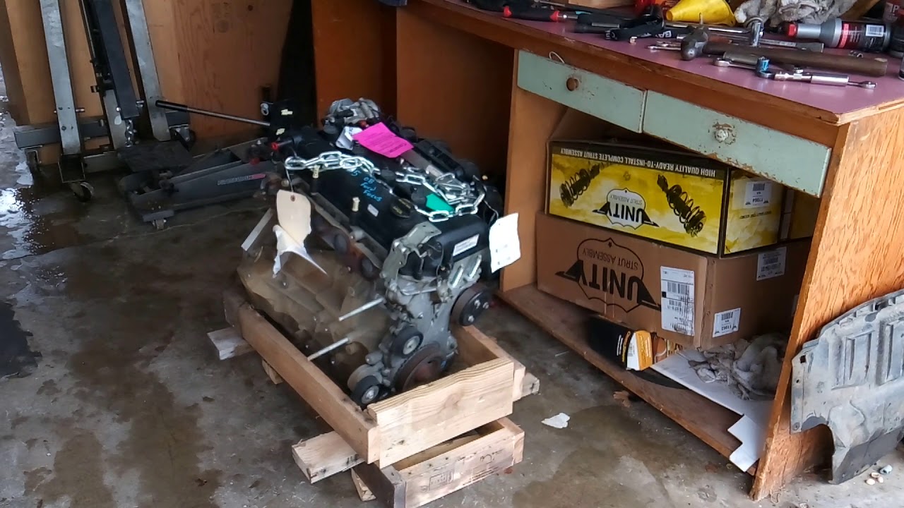 Замена двигателя Ford Transit Connect 2.0L из-за погнутых клапанов, часть 1