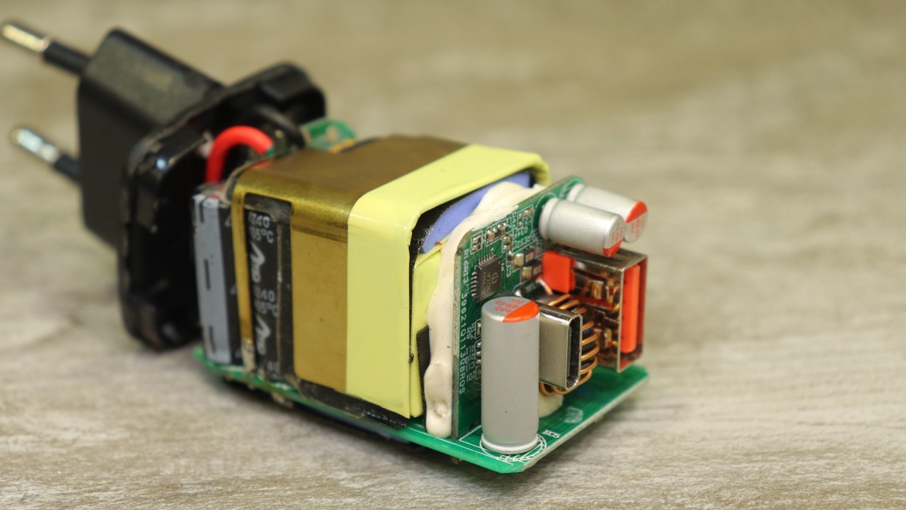 Внутренности GAN зарядки на 65W