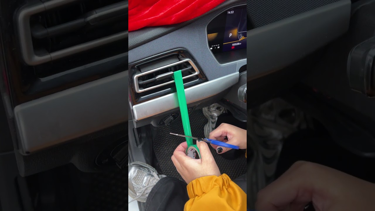 Practical free mobile phone holder#carknowledge #cartips #cars #cardriving #carasmr