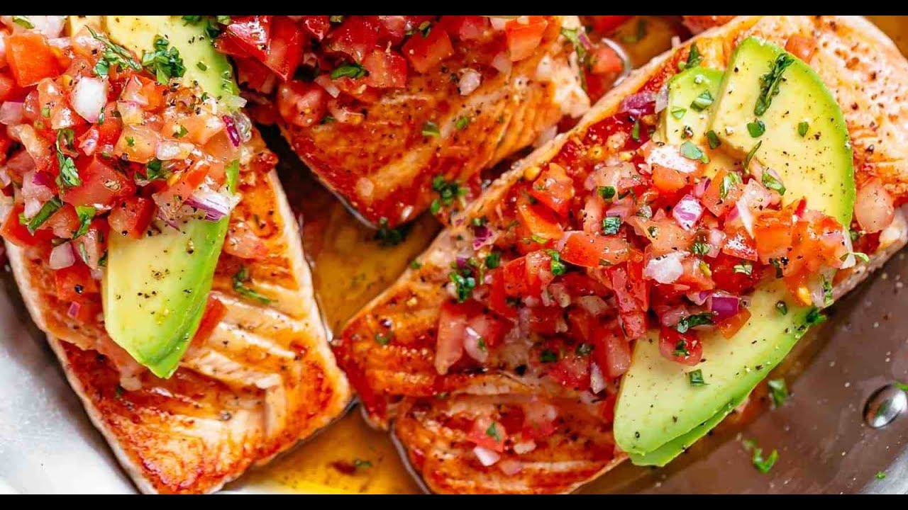Recipe: Seared Salmon with Avocado Tomato Salsa – Fresh, Pan-Crisped Perfection