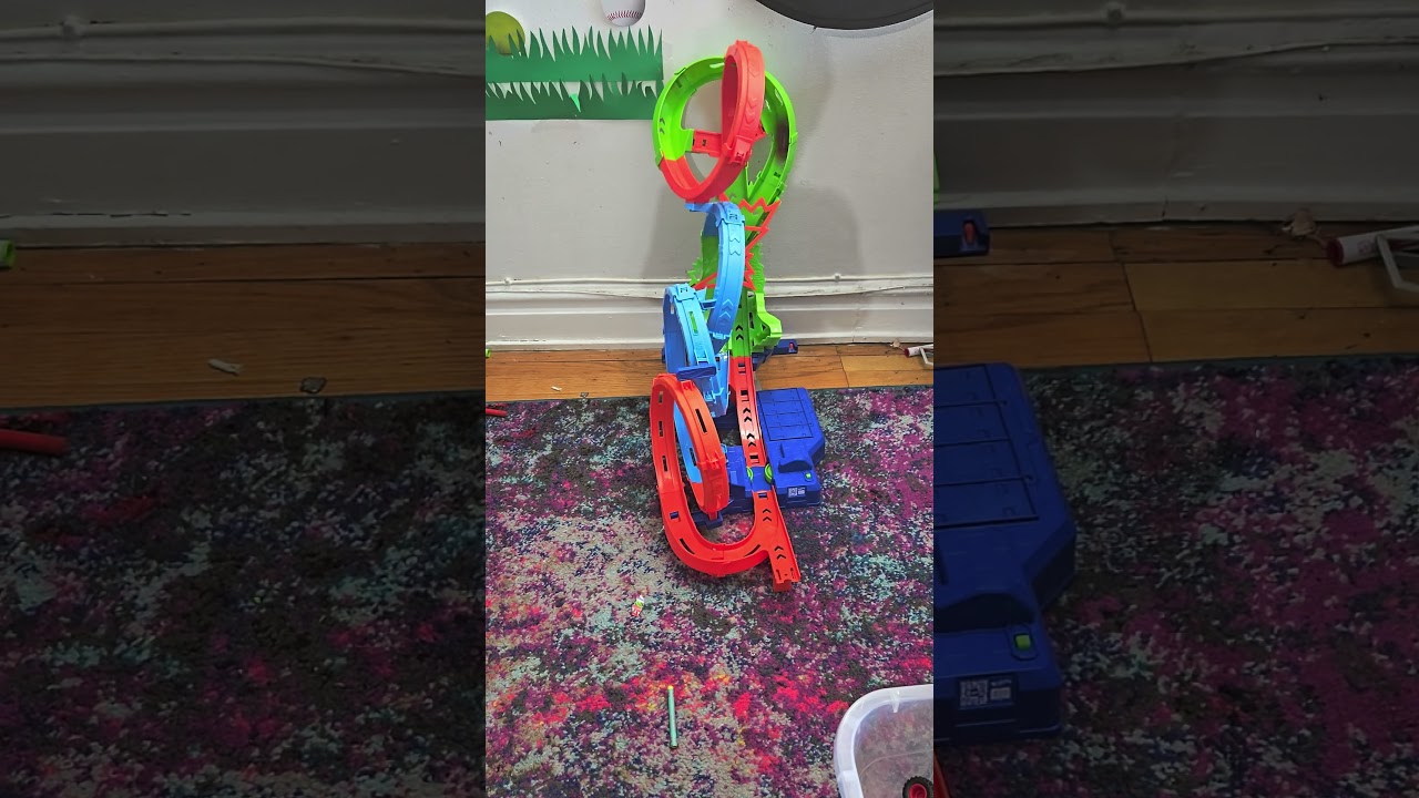 Hot Wheels Action 4-Loop Crash Out Track Set
