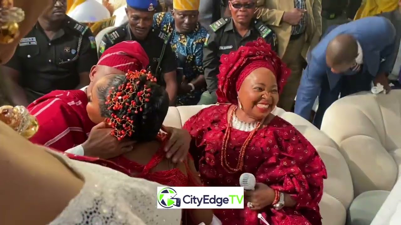 CHIOMA’S PARENTS HANDED HER OVER TO DAVIDO’S PARENTS AT THEIR WEDDING CEREMONY #CHIVIDO24