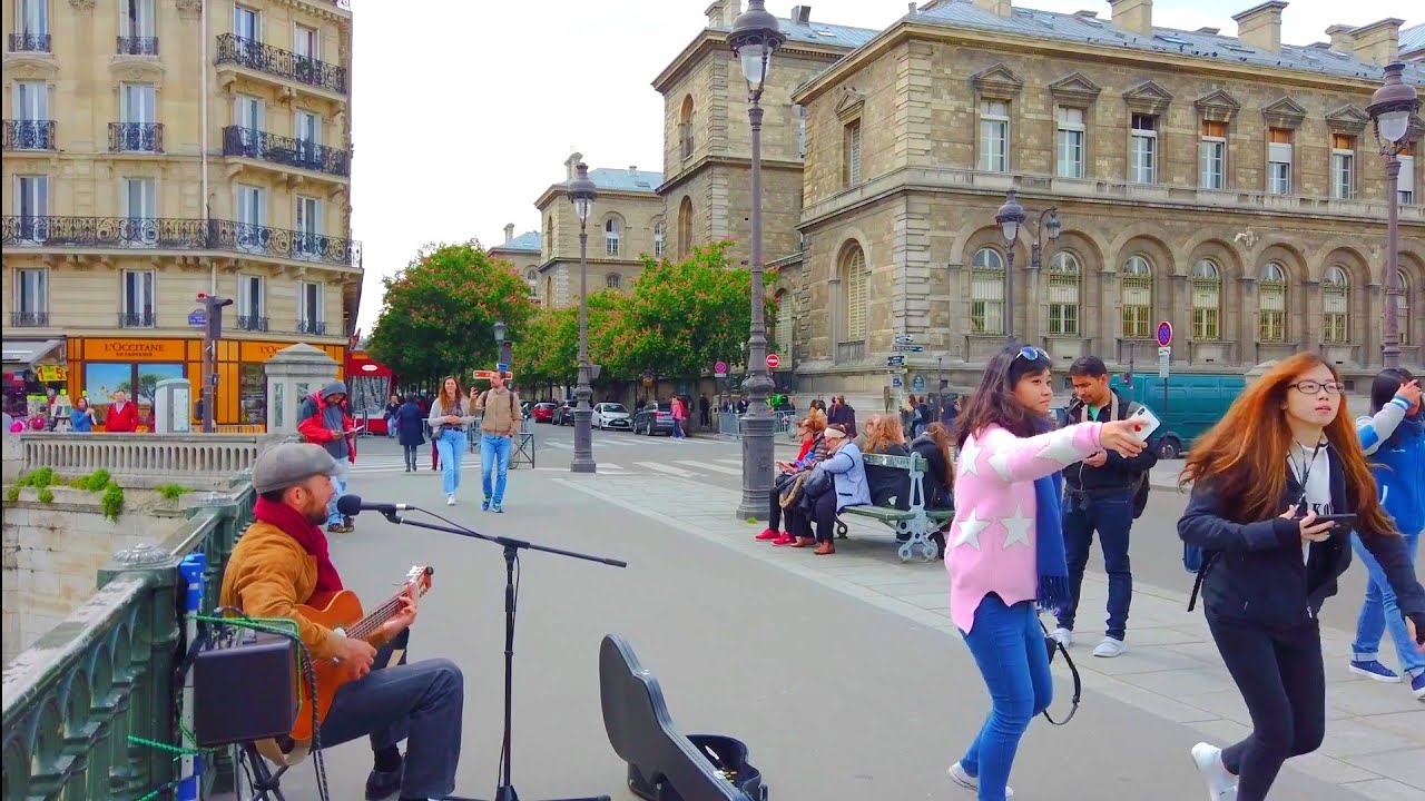 ⁴ᴷ Paris walk 🇫🇷 Street musicians of Notre-Dame and Hôtel de Ville 🎵