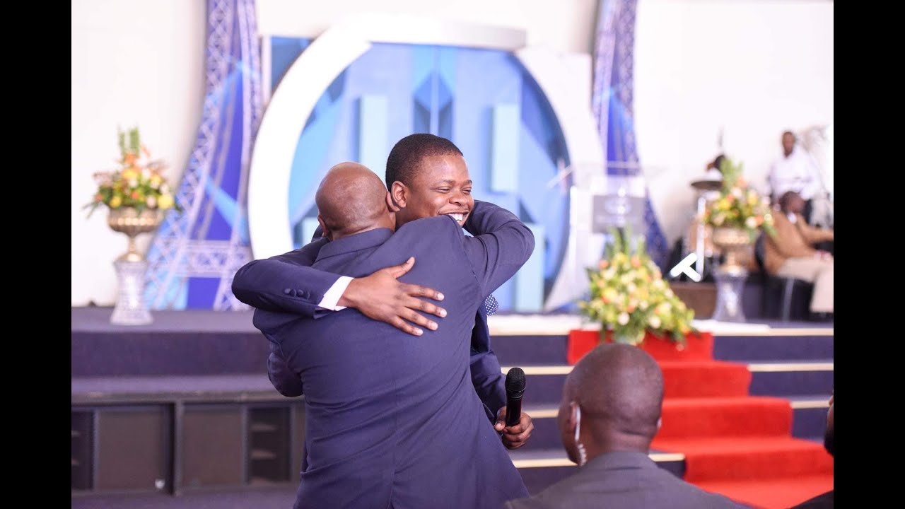 Sipho Makhabane Graces ECG Church and Delivers A Stellar Performance