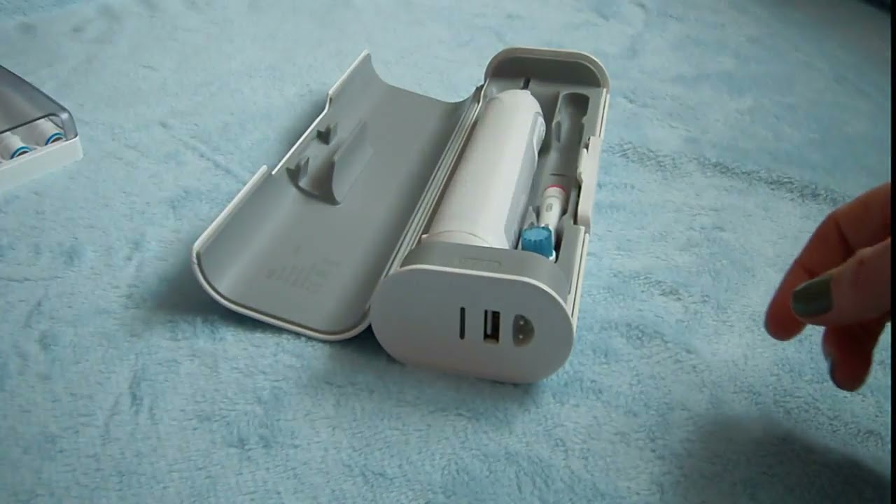 Opakowanie podr&oacute;żne i ładowarki w zestawie Oral B Genius 9000