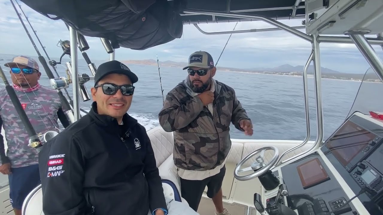 Explorando SIMRAD en Cabo San Lucas: Consejos de Pesca en una Embarcación de Consola Central