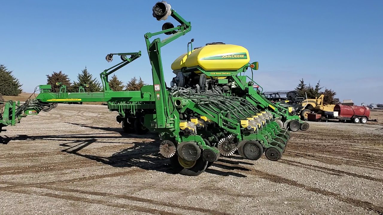 2011 John Deere 1790 Planter - Selling on BigIron Auctions - Dec. 23, 2020
