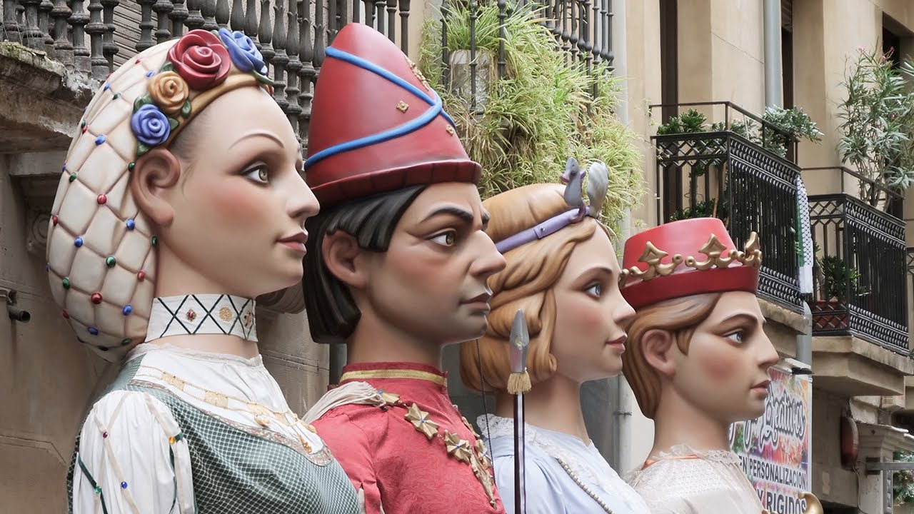 ALDE ZAHARREKO Erraldoiak. Gigantes del CASCO VIEJO. San Fermín Txikito 2024