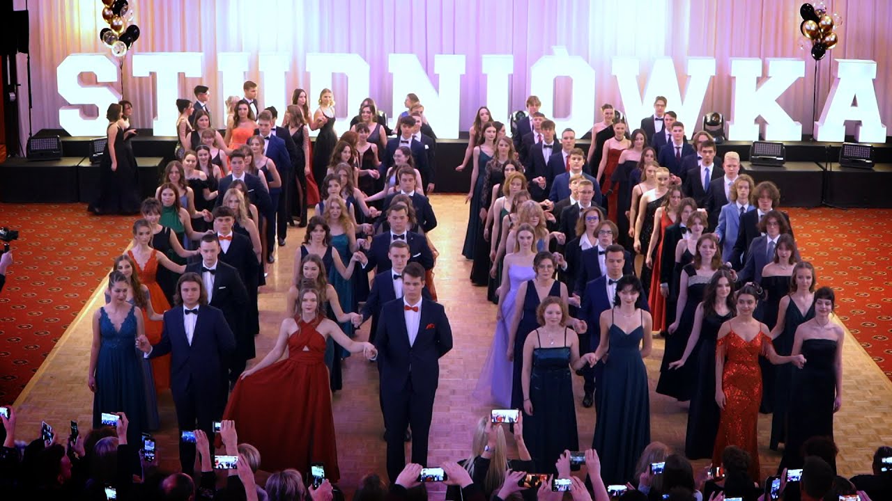 Uroczysty polonez uczniów XL LO w Warszawie/STUDNIÓWKA 2023/ FOTO GÓRCZYŃSCY/HOTEL MAZURKAS