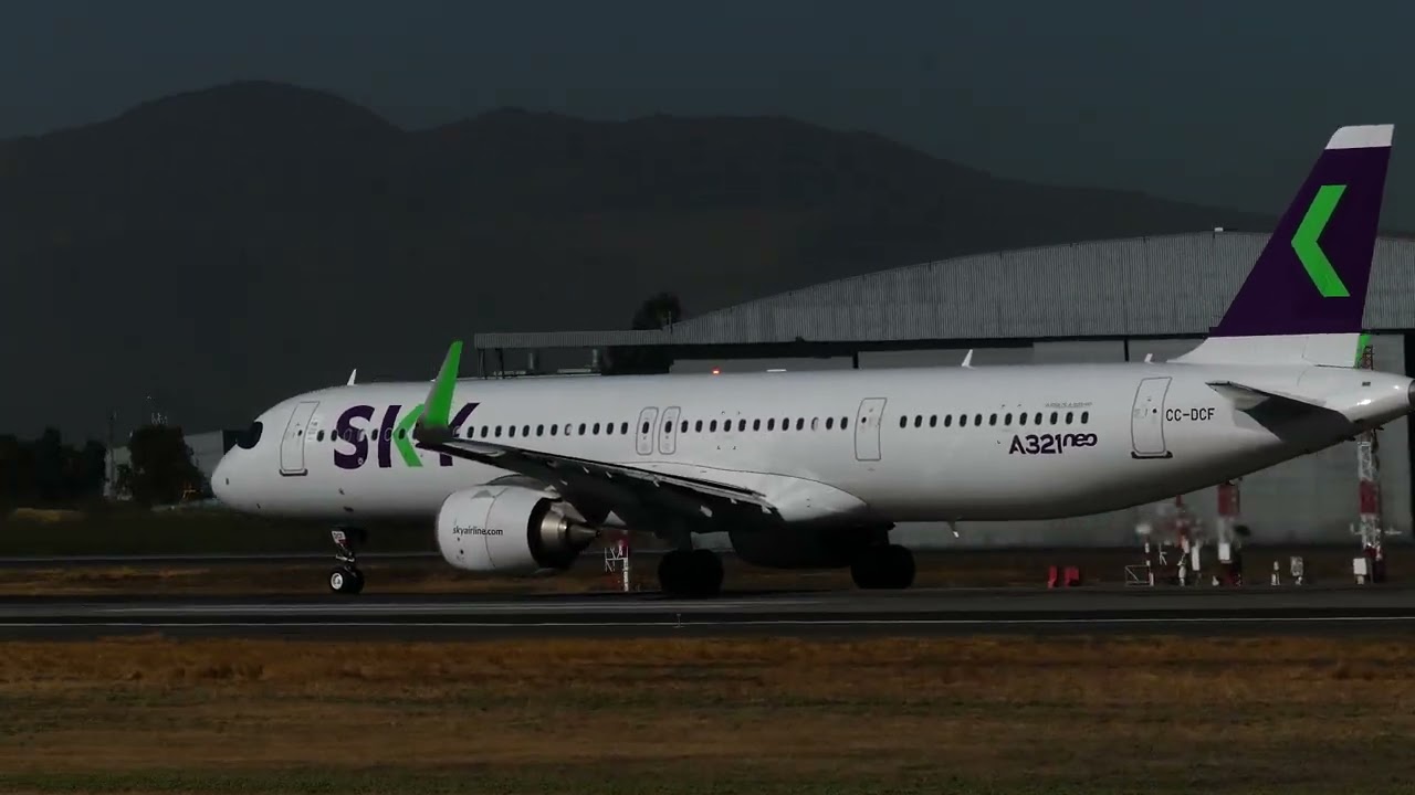 Airbus A321-251NX CC-DCF SKY NEO TakeOff 17L Scel