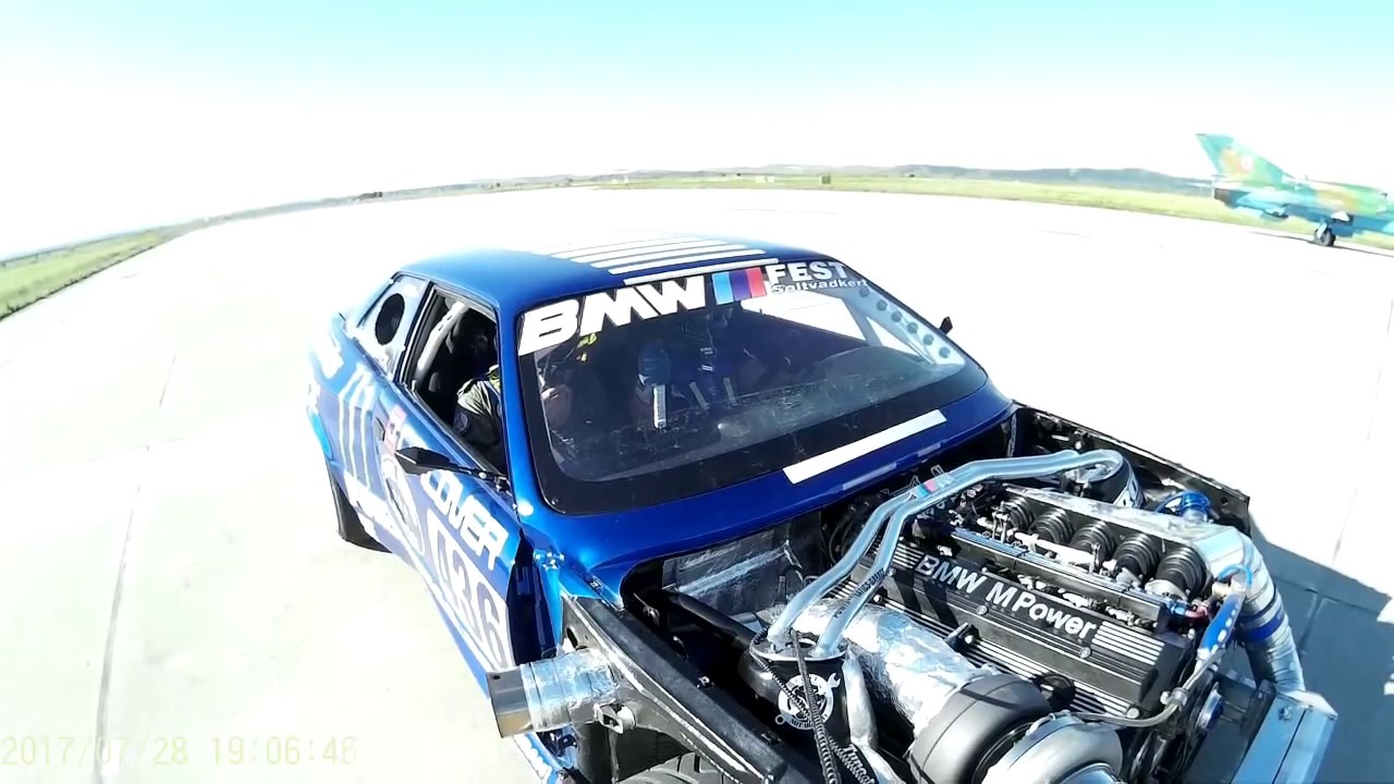 JET PLANE MIG 21 vs. BMW e30 1000CP
