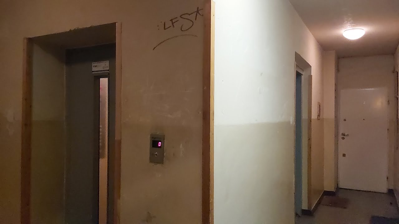 2x ZREMB Osiedlowy 1985 mod. Krakdźwig | Kraków, Aleja Pokoju 6 | Przed wymianami SM 
