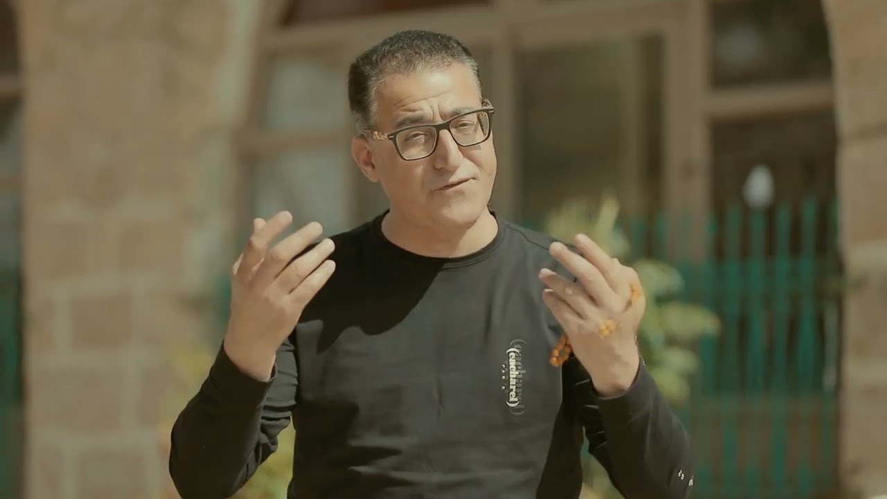 رجالك يا دورا
