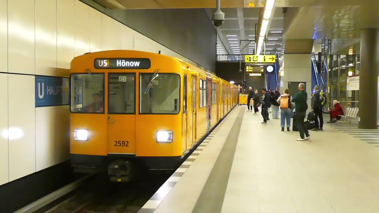U-Bahn Berlin Ausfahrt U5 aus der Kehre in Hauptbahnhof 
