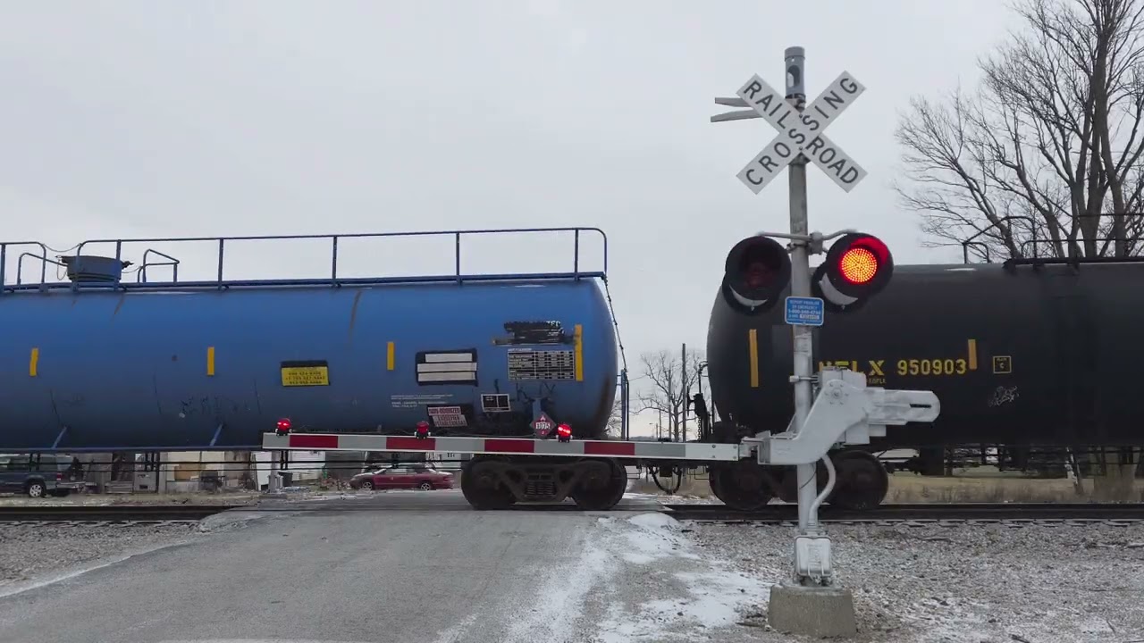 W&LE 7009 Leads Local w/ OLS East | Wayne St. Railroad Crossing, Dola, OH