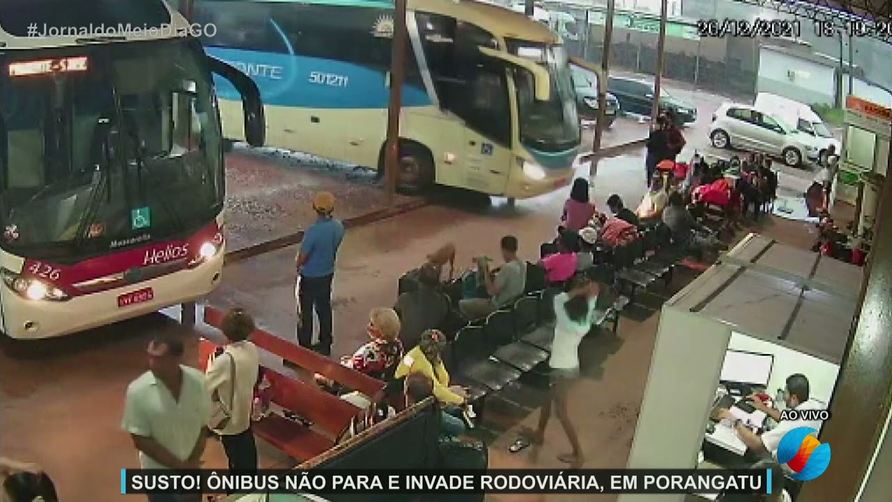JMD (22/12/21) Ônibus invade área de passageiros na rodoviária de Porangatu