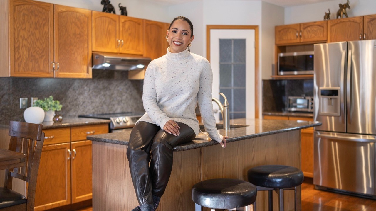 Inside This McKenzie Lake Home: Granite Kitchen & Finished Basement Tour