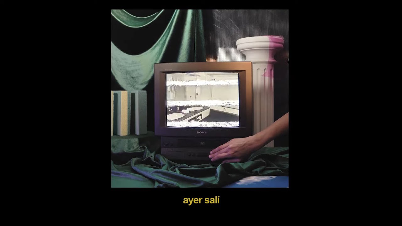 León Benavente - Ayer salí (Lyric Video)
