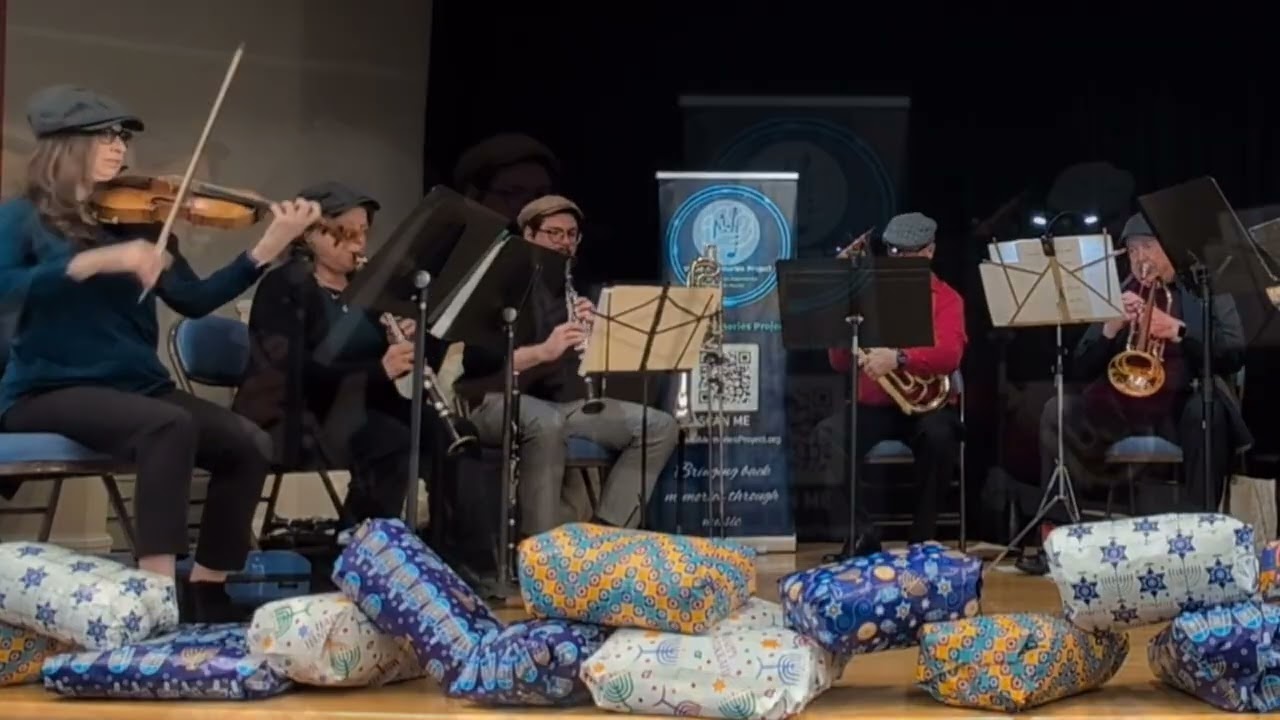 “Sunrise, Sunset” | Moyshele’s Merry Mishpokhe at Memphis Jewish Home Hanukkah Party