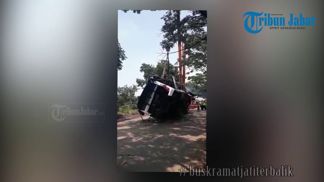 Bus Kramat Jati Terbalik di Jalan Raya Cicalengka-Nagreg, 3 Jam Evakuasi Bus