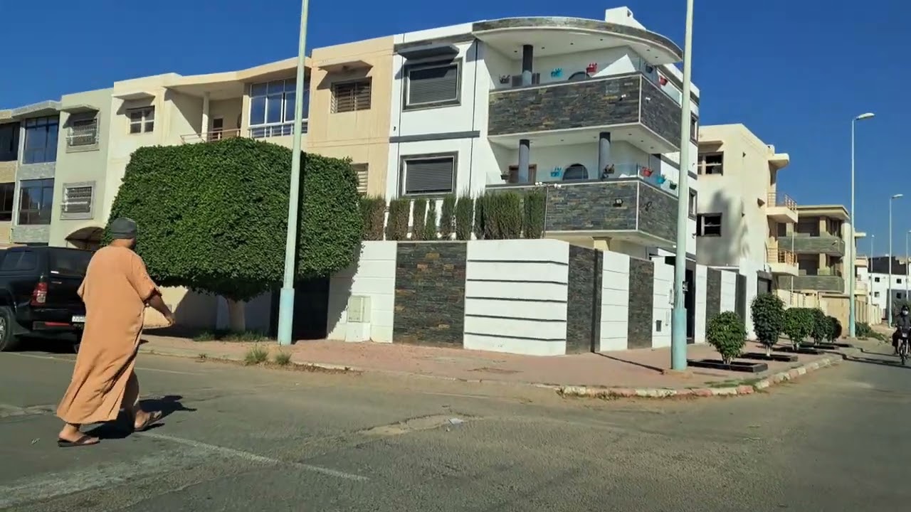 إحتلال الملك العمومي في حي الفرح Agadir  من طرف بائعي الخضر والفواكه