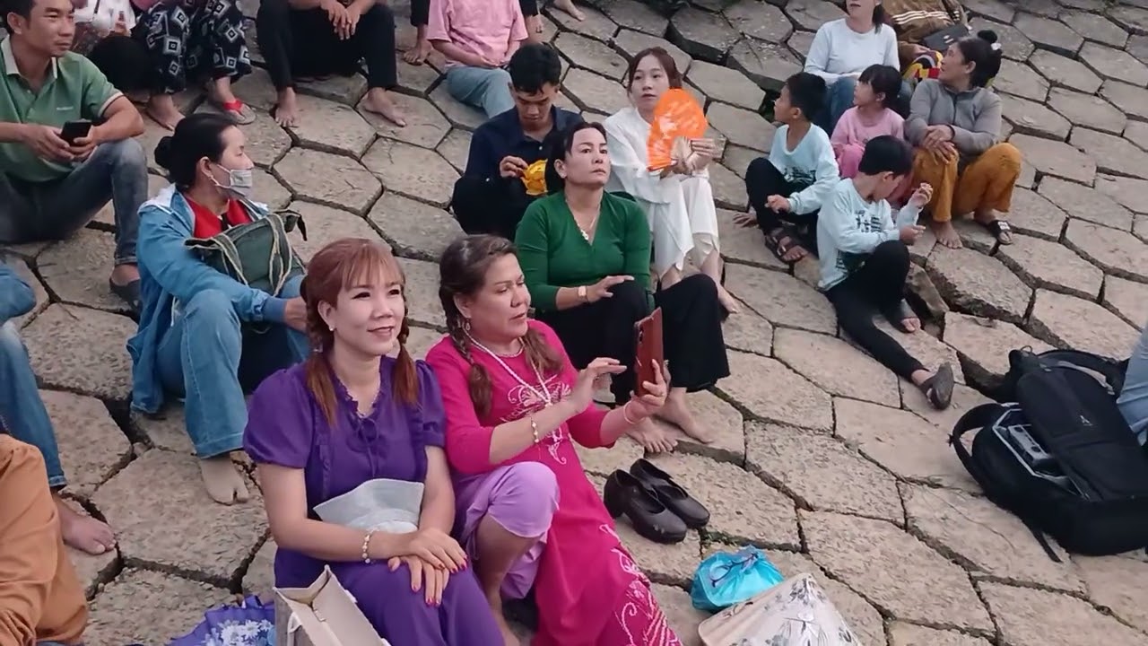 Núi Cấm đêm thảo hoa đăng