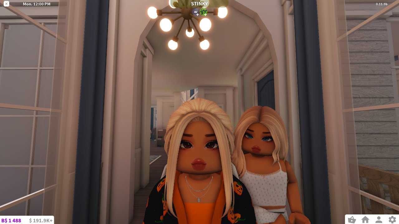 Мы с Адди собираем вещи в доме **мы что, с ума сошли?!** /voices/bloxbrug/roleplay/