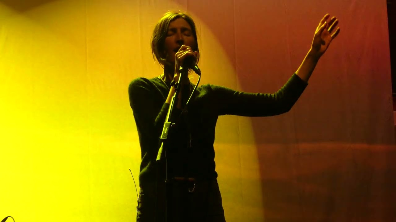 Warpaint - Hard To Tell You live Albert Hall, Manchester 12-05-22