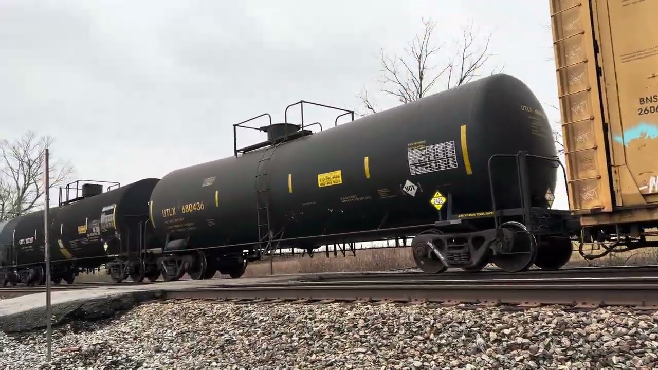 Trainspotting: NS #1230 (Birmingham) leads NS 178 around Gradison, KY