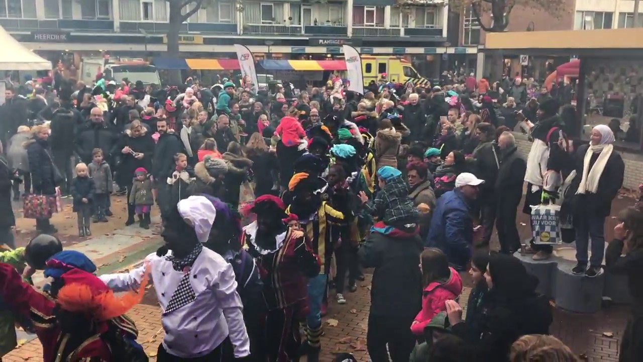 De Grote Pieten Polonaise 2016 @ intocht Sinterklaas in Vlaardingen