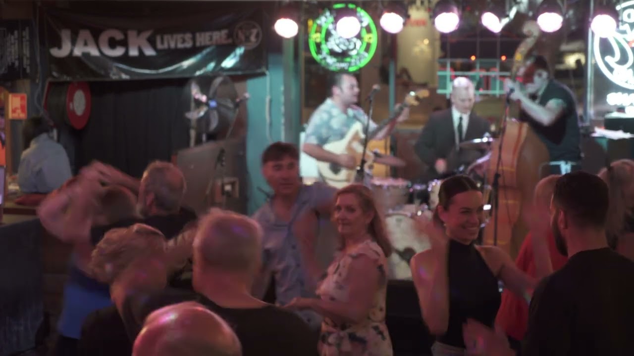 Kid james band singing I Wanna Bop - Billy Harlan song C0032