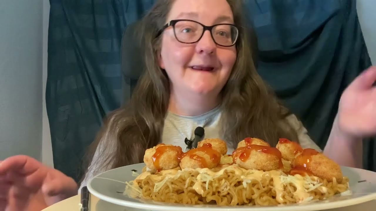 DON’T GO OUTSIDE & EAT NOODLES #mukbang #eatingshow #foodie #uk #food