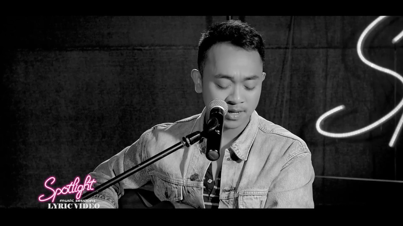 Nar Cabico performs 