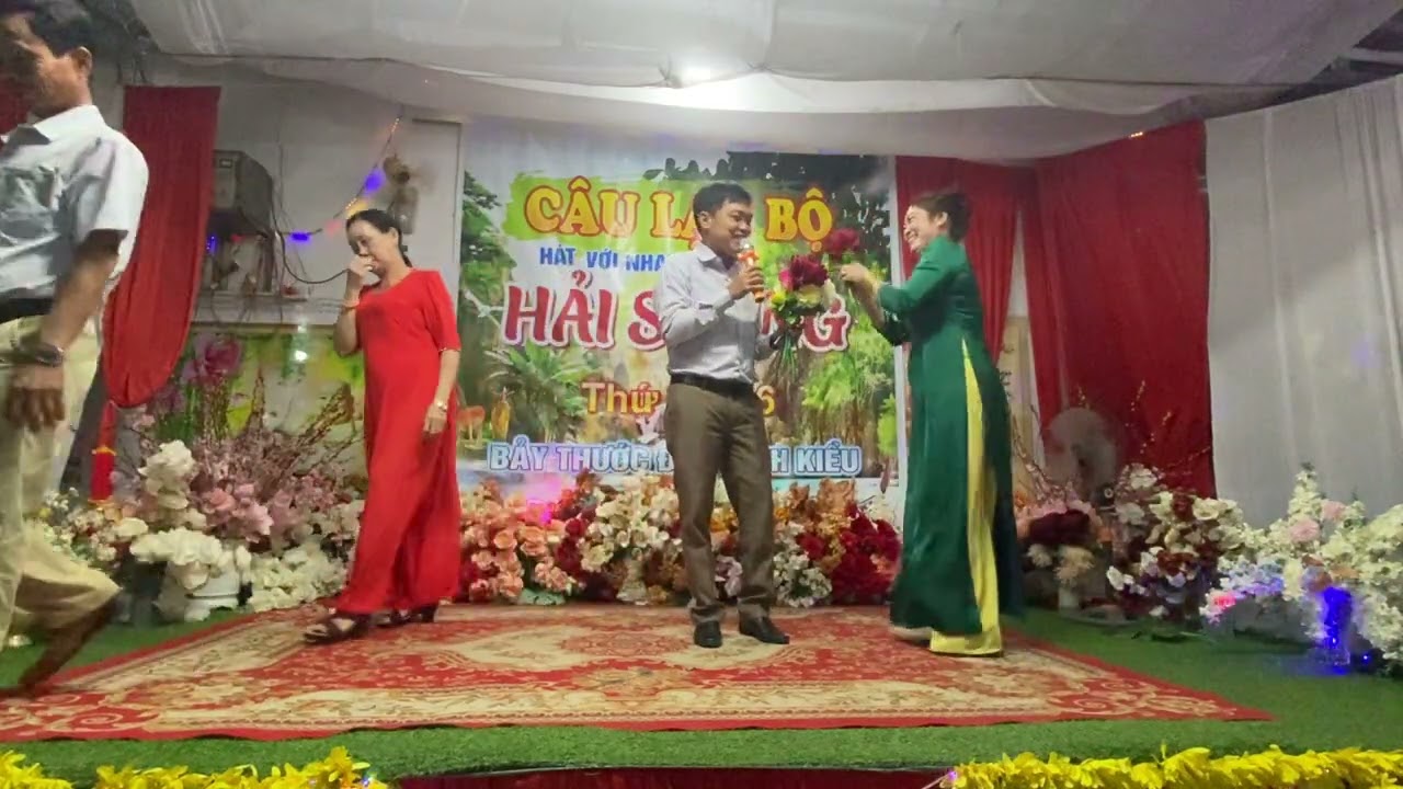 Ca nhạc vó ngựa trên đồi cỏ non. Trình bày  Nguyễn biểu