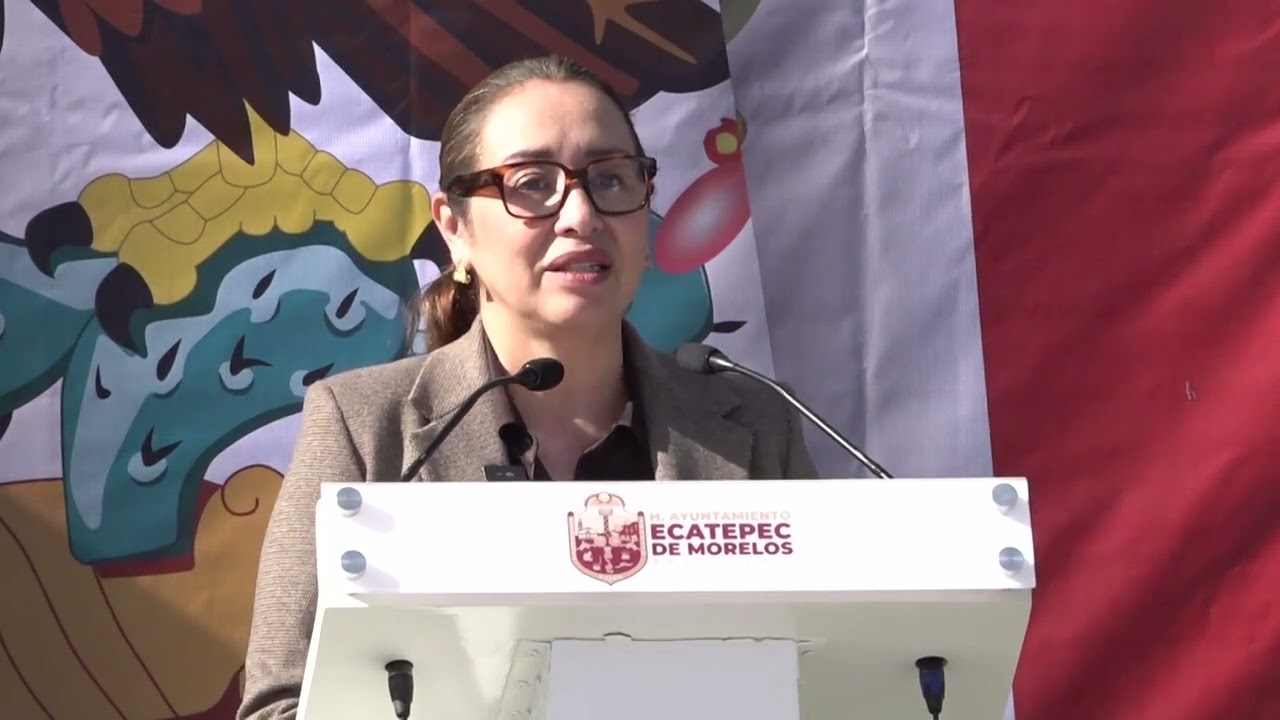 Azucena Cisneros respalda a la presidenta Claudia Sheinbaum en el Día de la Bandera