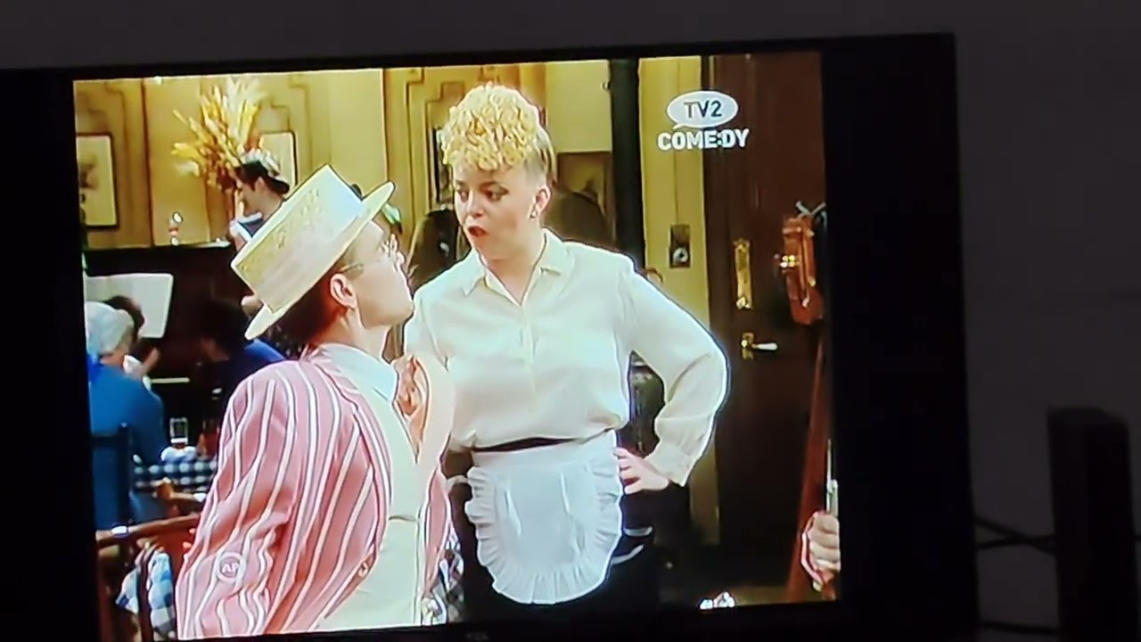 Kicsi Bors.  De. Erős.  Halló Halló.