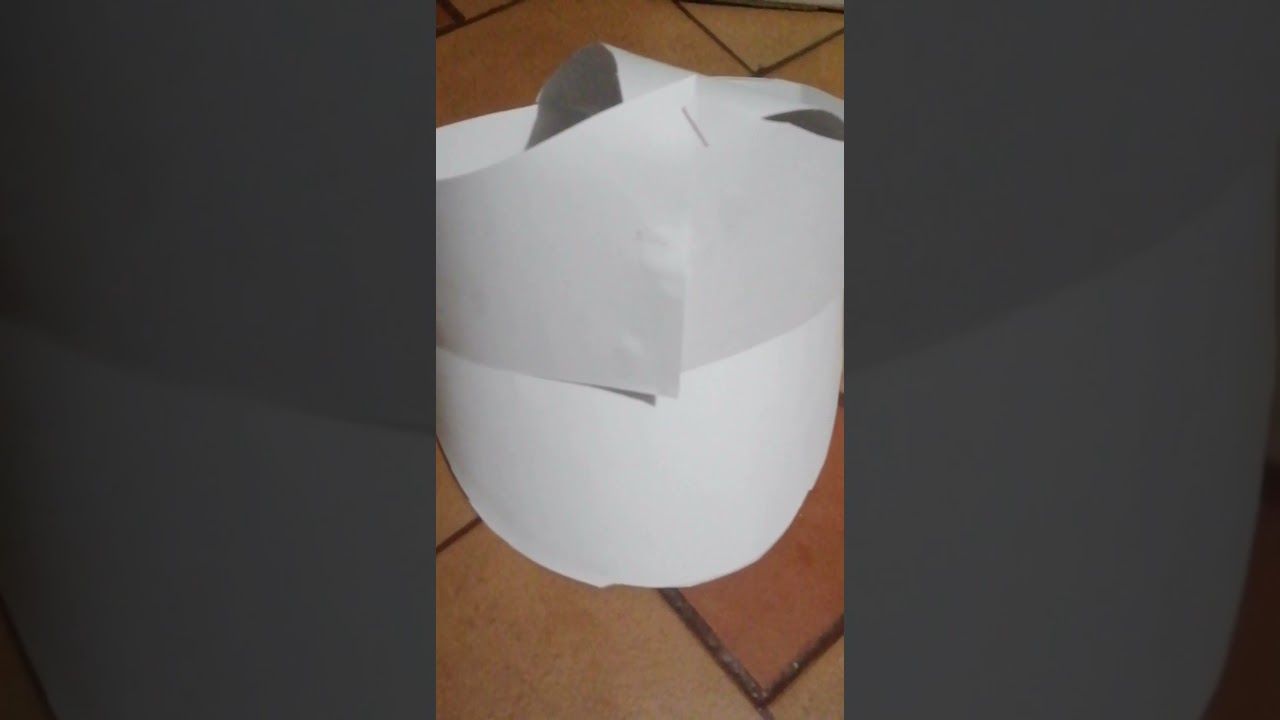 disfraz de piloto en material reciclable