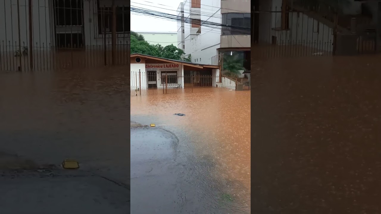 As águas sobem rápido e a chuva não para! Enchente do Rio Taquari! #enchente #inundação #lajeado