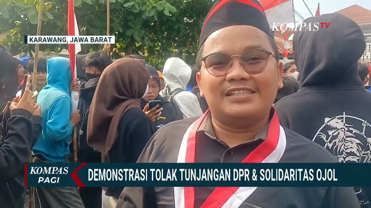 Pejabat Kocar Kacir Massa Dobrak Masuk Gedung DPRD Jambi